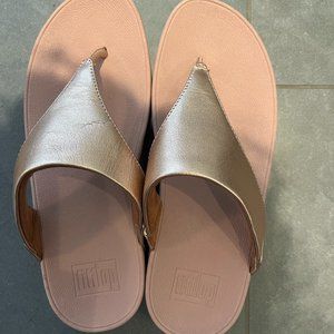 FitFlop LULU  Leather Toe-Post Sandals - Rose Gold
